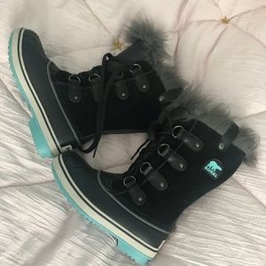 Sorel boots youth size 1